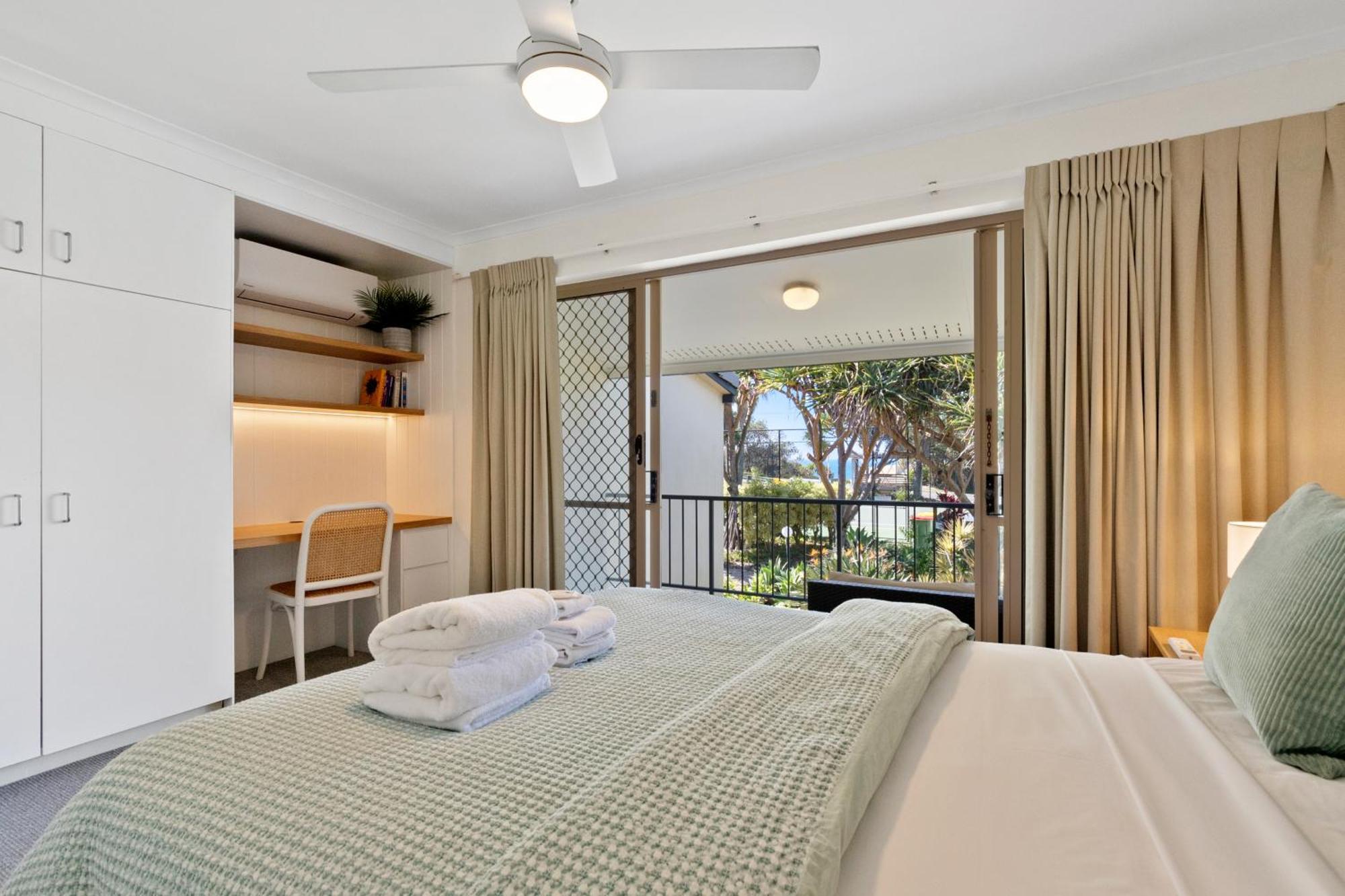Beach Breakers Resort صن رايز بيتش المظهر الخارجي الصورة